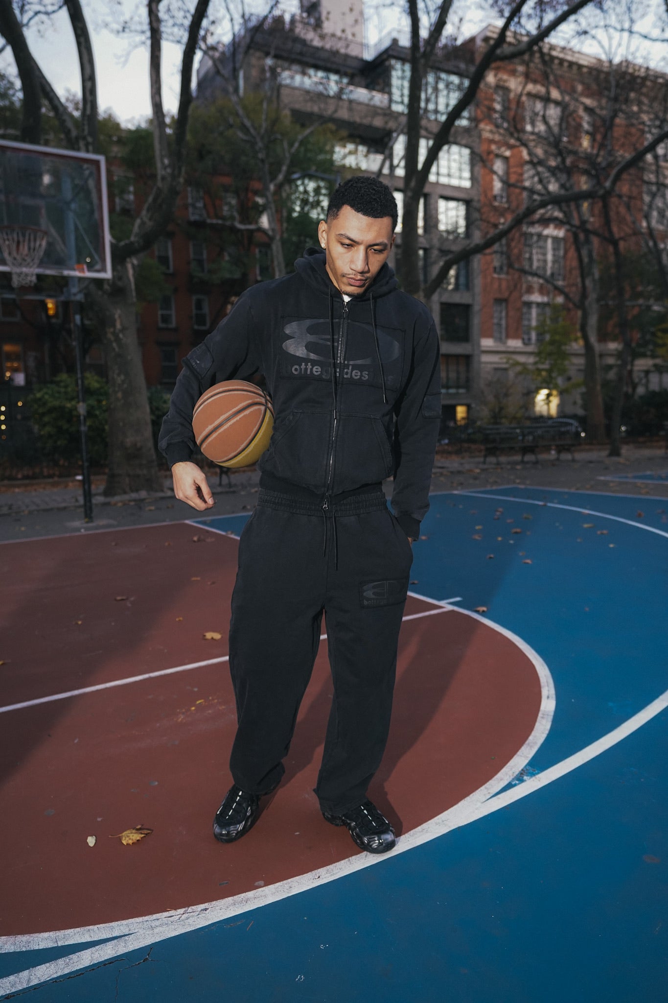 TECH SWEATPANTS - BLACK